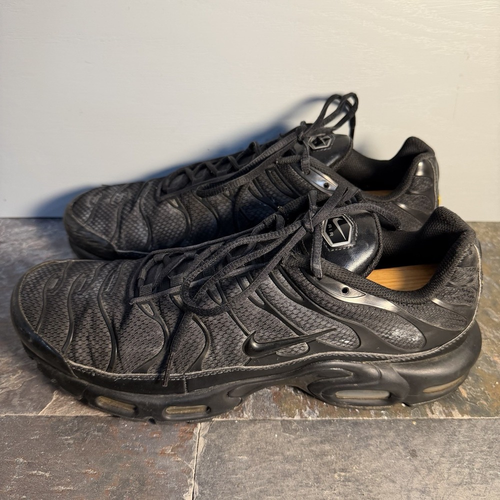 Men's Size 12 Nike Air Max Plus Triple Black Sneakers Running Shoes 604133-050